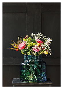Postkarte - La Card - Flowers black wall